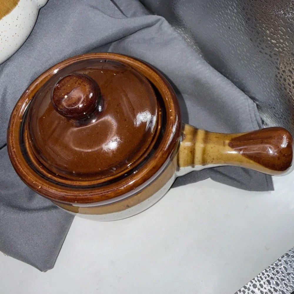 Set Of 4 Vintage brown-glazed French onion soup bowls With Lids